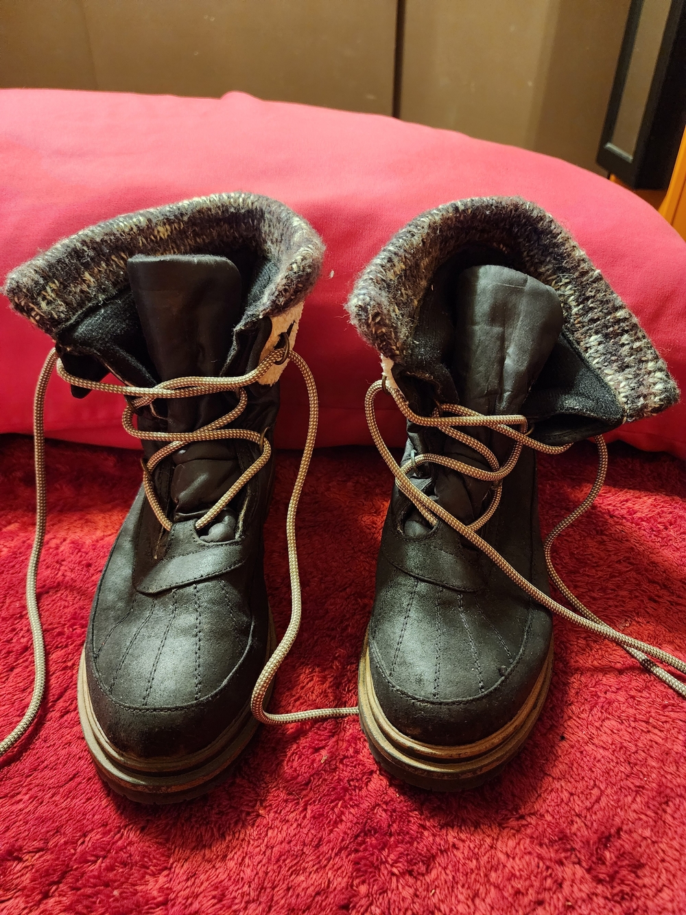 Maurices 8.5 Women’s Black Winter Faux-Fur Lined Lace-Up Boots
